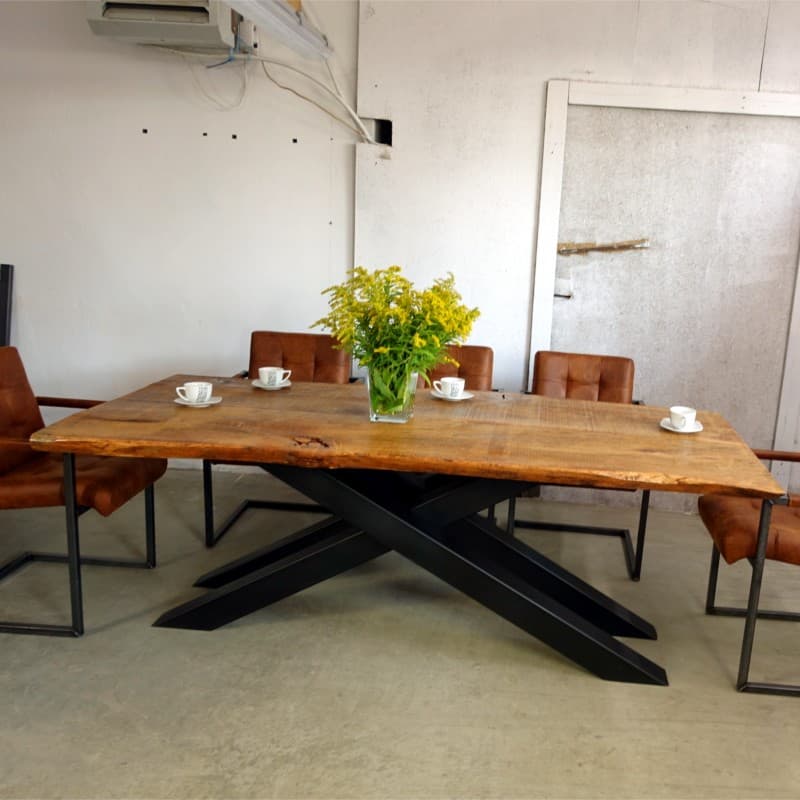 Foto van Massive oak table OFLIS